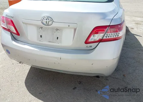 2010 Toyota Camry Le z USA, uszkodzony, nr VIN 4T4BF3EK5AR085271